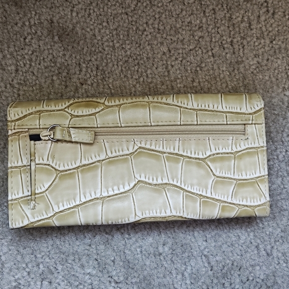 KENNETH COLE REACTION WOMEN'S TRIFOLD FLAP SNAP WALLET - Picture 2 of 7
